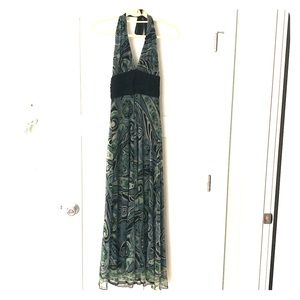 Maxi dress, tie neck.
